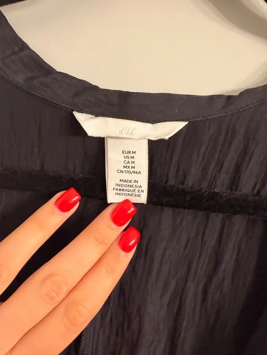 Super Soft Crinkled H&M Tie Blouse - Picture 2 of 4